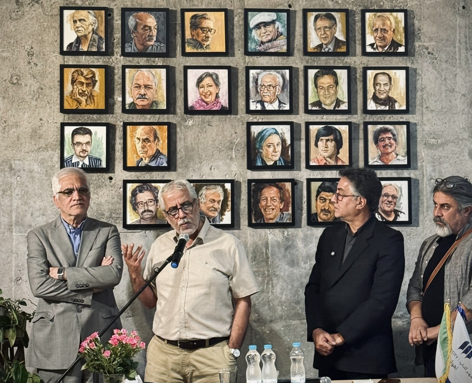 «روایت میراث تقوایی» با حضور احمدرضا درویش در شهرکتاب اهواز برگزار شد