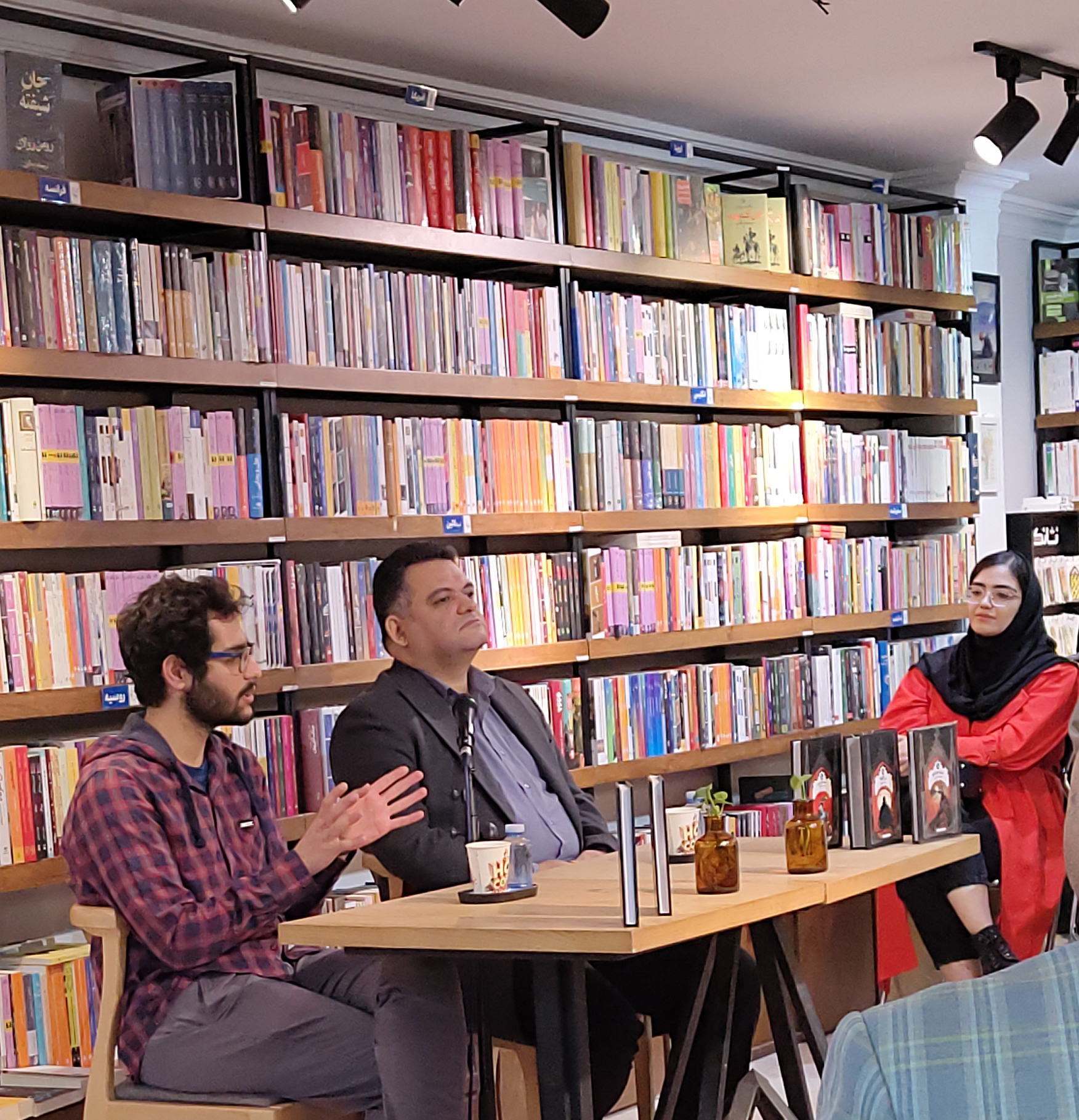 «نجوای سایه‌ها» در شهرکتاب بهمن؛ گفت‌وگو درباره ادبیات گوتیک و ترجمه با مهرداد وثوقی