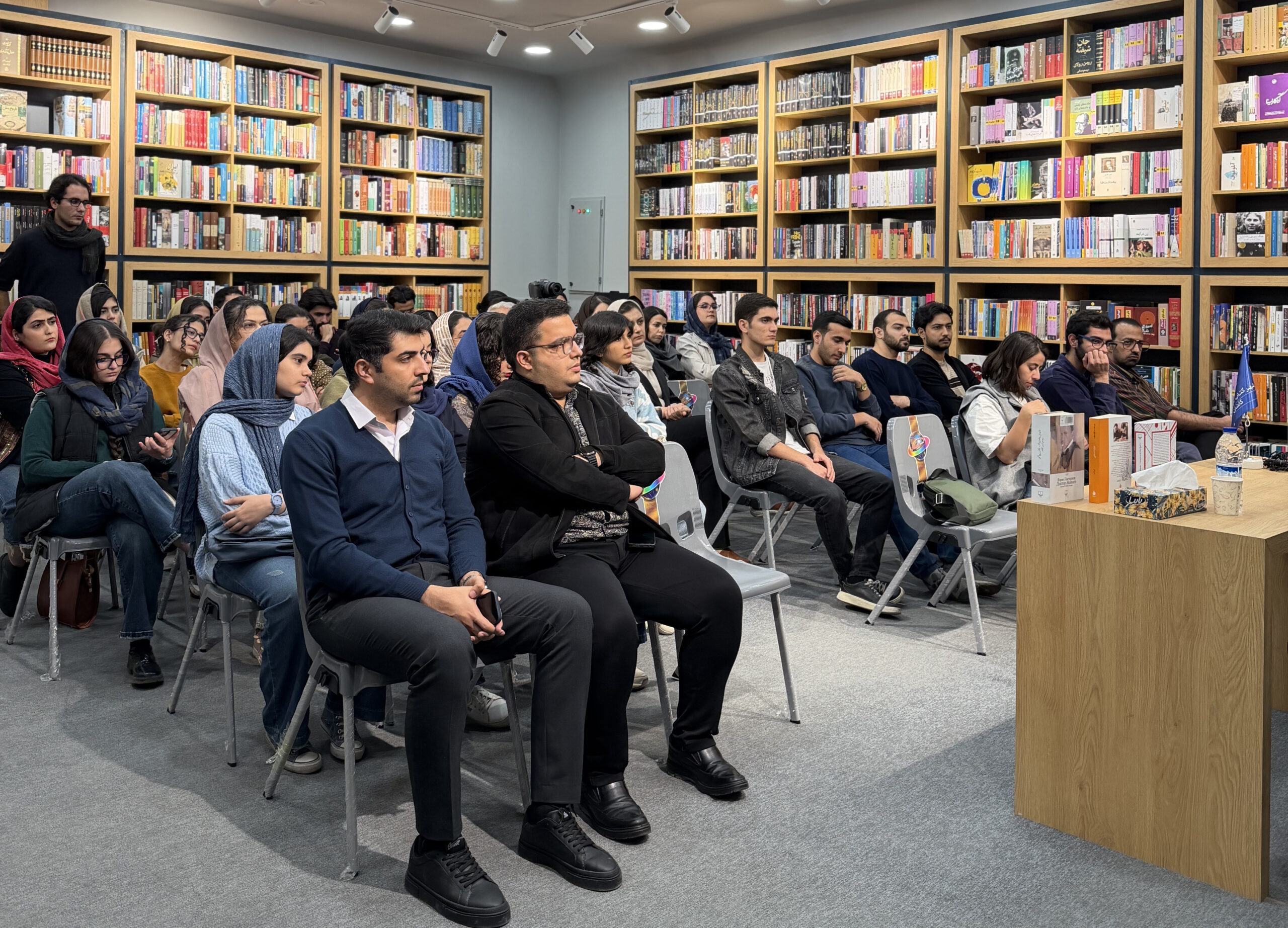 از گفت‌وگو با آبتین گلکار تا خلق یک کتابِ ۱۷متری؛ هفته‌ای پُررویداد در شهرکتاب کاشان