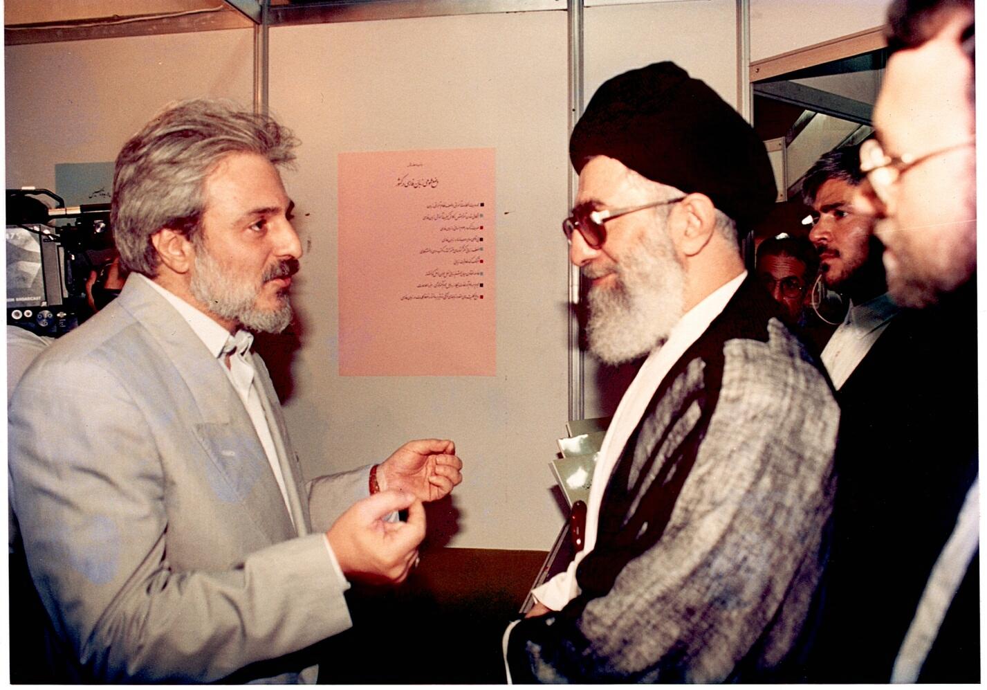 برای آنکه مشعل کلمه را روشن می‌کرد…