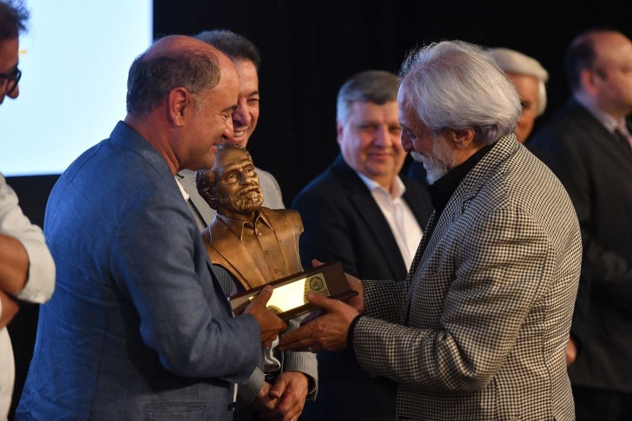 تجلیل از شهرکتاب به‌عنوان «بنگاه ماندگار و برگزیده سال» در Iran Retail Awards 2026